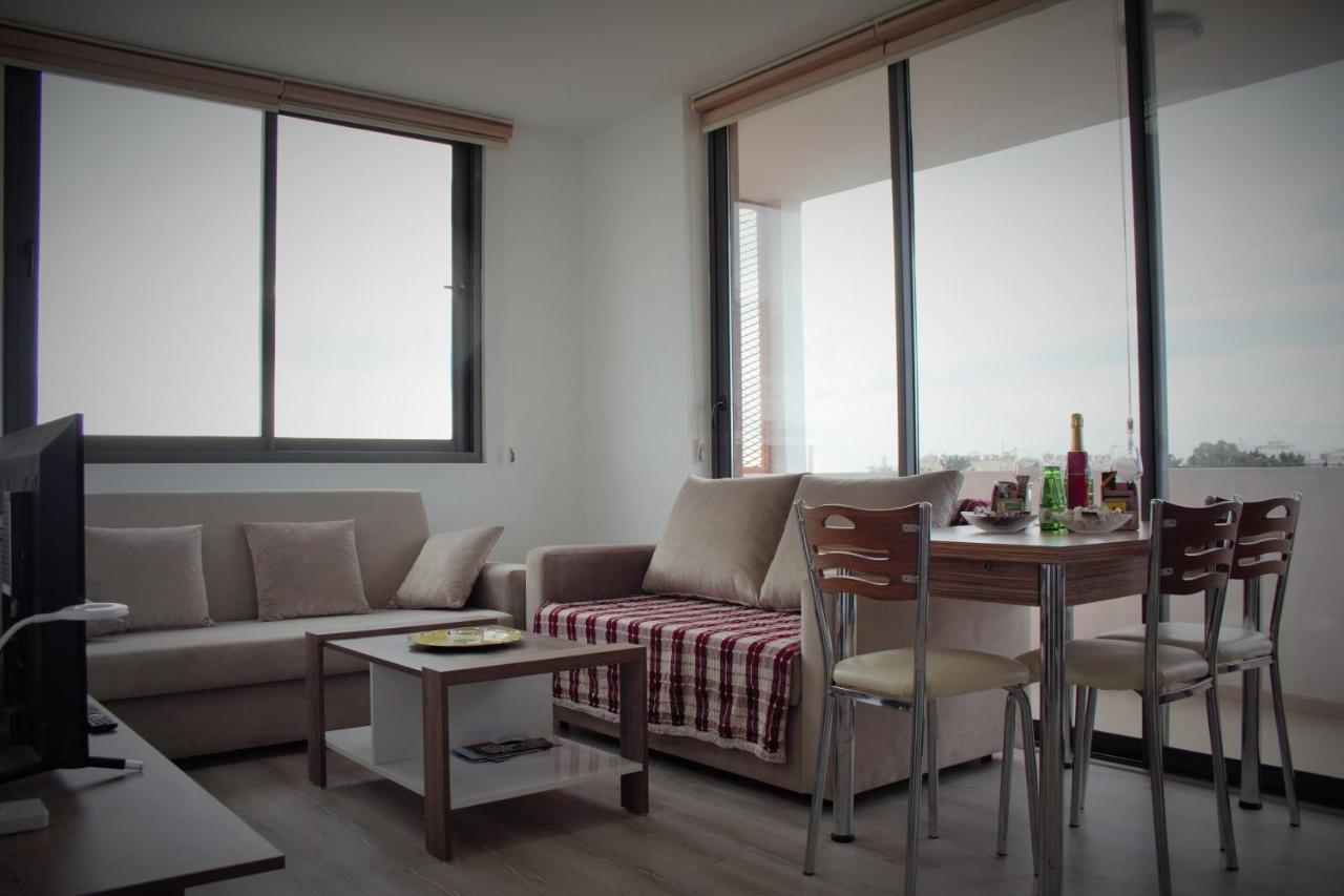 Uptown Holiday App & Pool Daily Rental Contactless Check In & Check Out Famagusta  Exterior foto